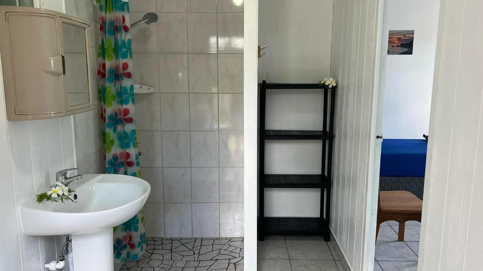 Chez Guy , Chambre Familiale Tiputa 0*,  French Polynesia