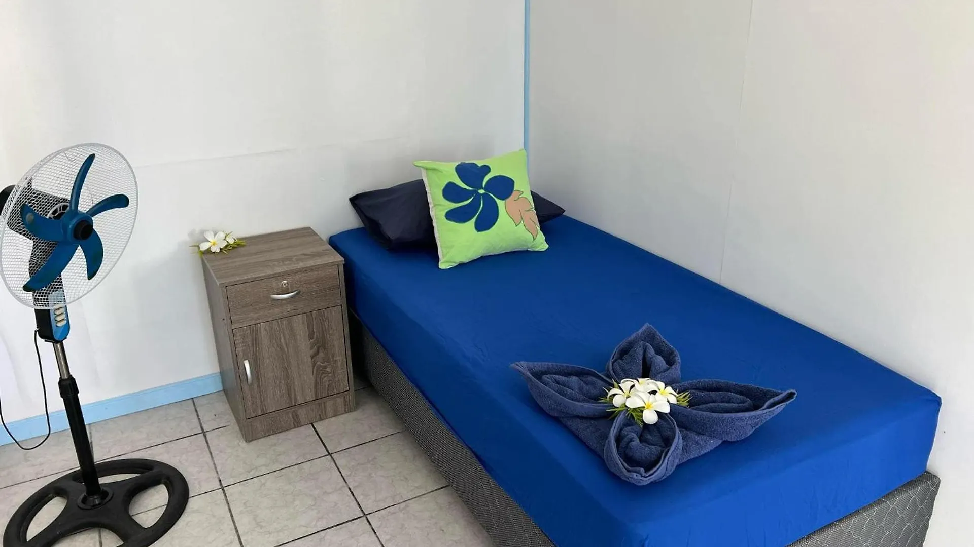 Chez Guy , Chambre Familiale Tiputa Guest house